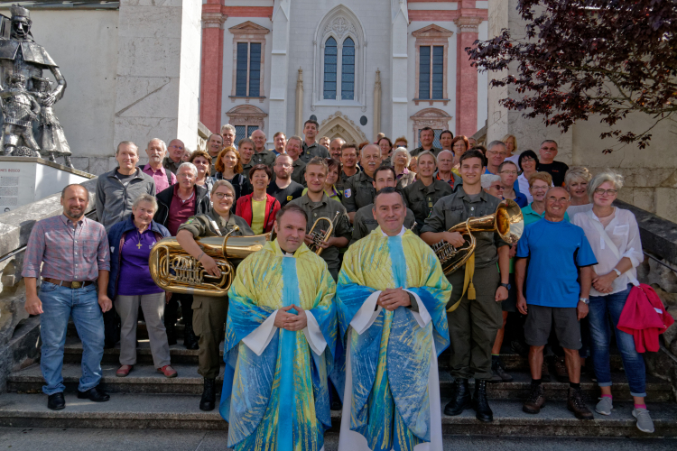 Die Pilgergruppe vor der Basilika in Mariazell